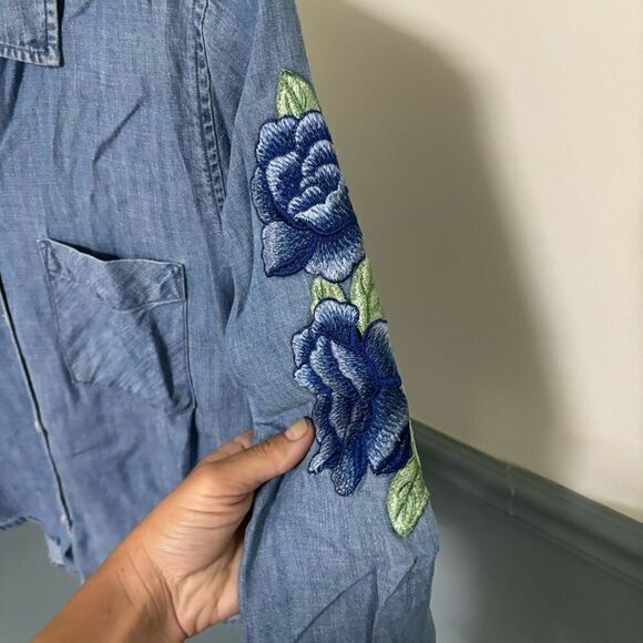 Rails Semi Crop Tie Front Chambray Denim Embroidered Floral Print Sleeves Button - Picture 2 of 5